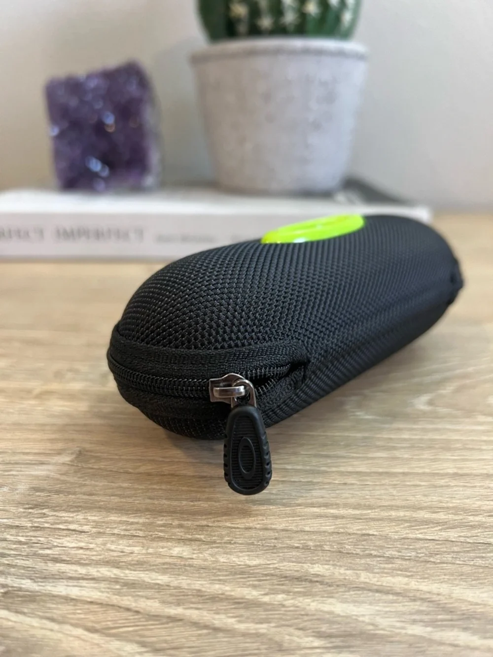 Oakley Kids Sunglasses Case Black Hard Shell Zip Green Logo Small